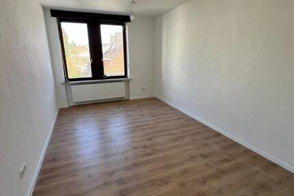 Wohnung Saarbrücken - 4 Zimmer, 85 m&sup2;, 400&euro; | Angebot:25095294