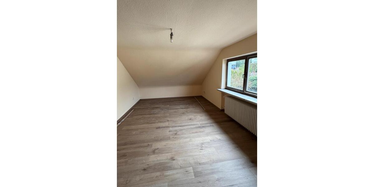 Dachgeschoßwohnung Saarbrücken Malstatt - 3 Zimmer, 70 m&sup2;, 700&euro; | Angebot:26040579
