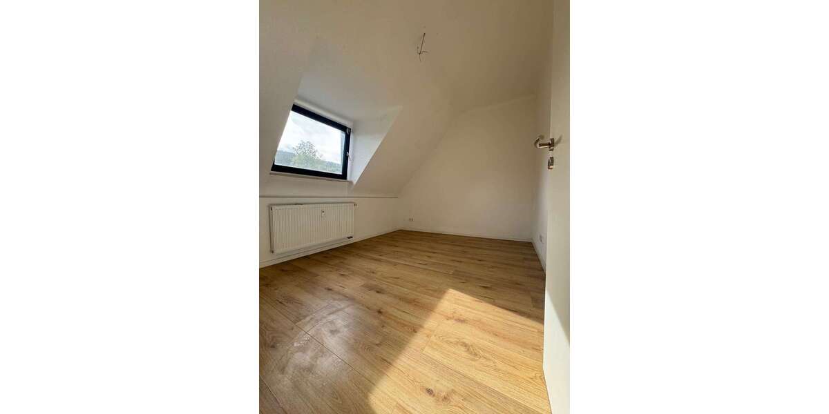Sanierte und gepflegte 3ZKB Dachgeschosswohnung in St. Ingbert-Rentrisch - Dachgeschoßwohnung Sankt Ingbert | Angebot:27312578