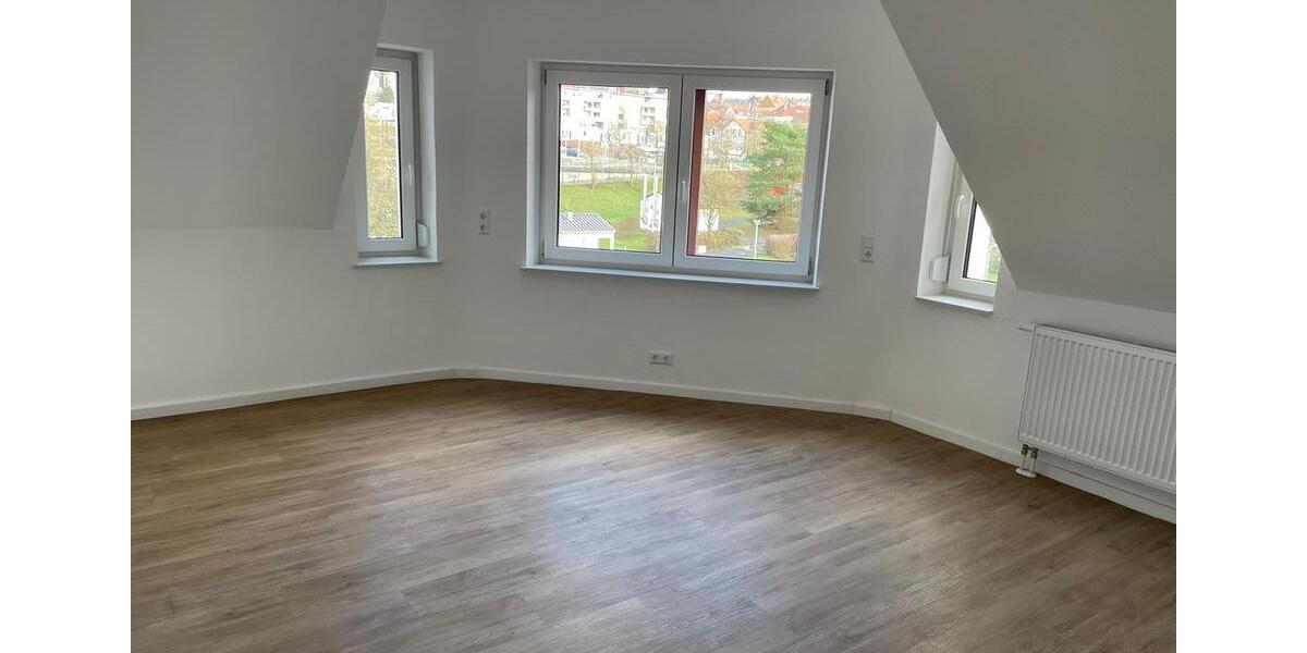 Dachgeschoßwohnung Pirmasens - 6 Zimmer, 138 m&sup2;, 1.200&euro; | Angebot:25395415