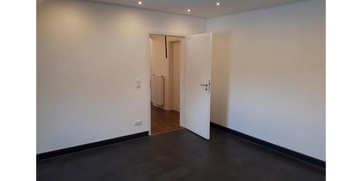 Dachgeschoßwohnung Bexbach - 4 Zimmer, 90 m&sup2;, 650&euro; | Angebot:26025748