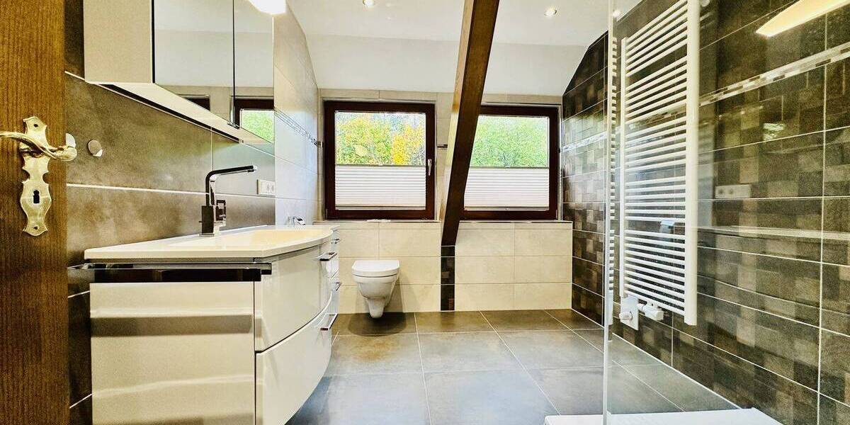 Mehrfamilienhaus, Wohnhaus Illingen - 9 Zimmer, 373 m&sup2;, 459.000&euro; | Angebot:25686397