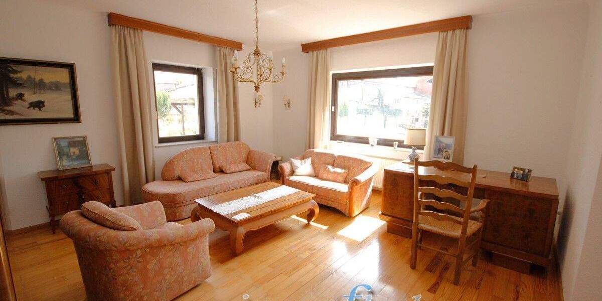 Doppelhaushälfte Bexbach - 9 Zimmer, 213 m&sup2;, 379.000&euro; | Angebot:25664164