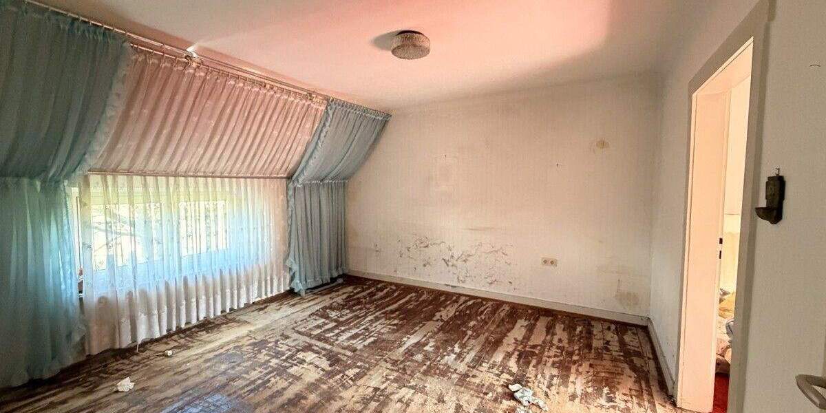 Mehrfamilienhaus, Wohnhaus Neunkirchen/Saar Hangard - 6 Zimmer, 120 m&sup2;, 59.000&euro; | Angebot:25736185