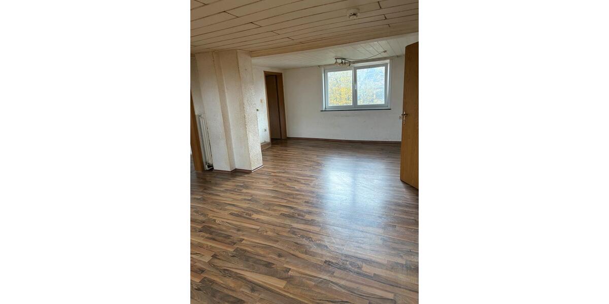 Dachgeschoßwohnung Friedrichsthal - 4 Zimmer, 90 m&sup2;, 750&euro; | Angebot:24651021