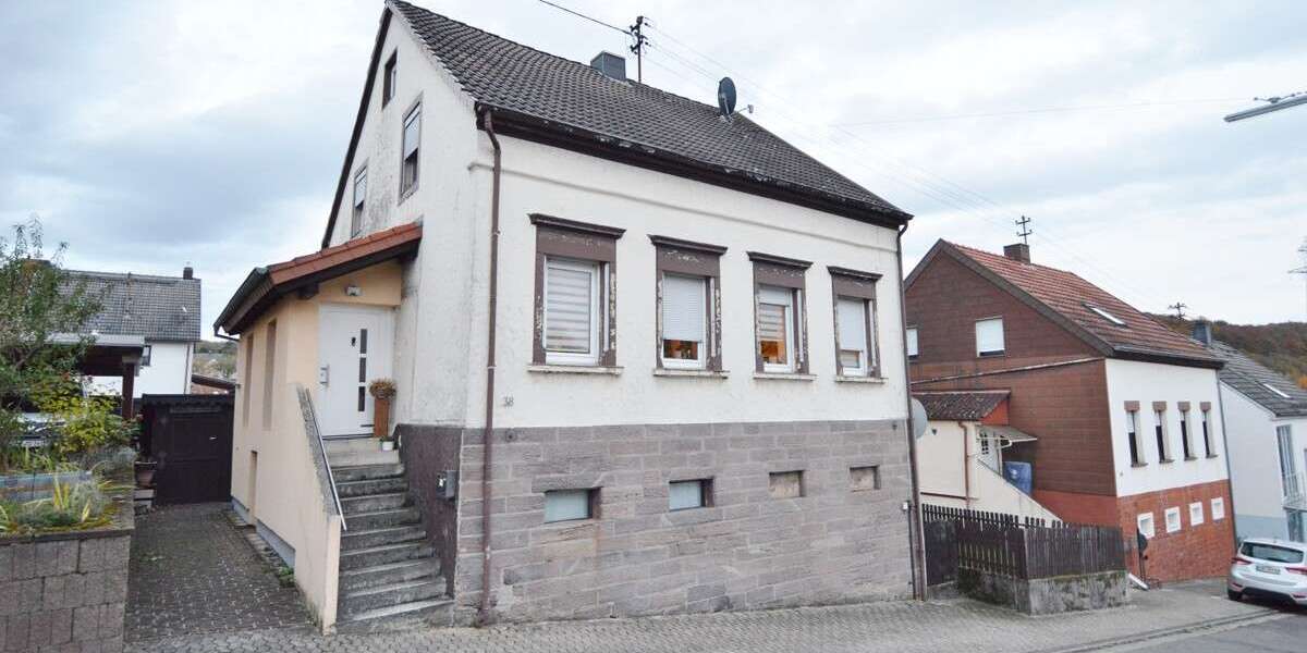 Einfamilienhaus Quierschied - 7 Zimmer, 142 m&sup2;, 125.000&euro; | Angebot:26161373