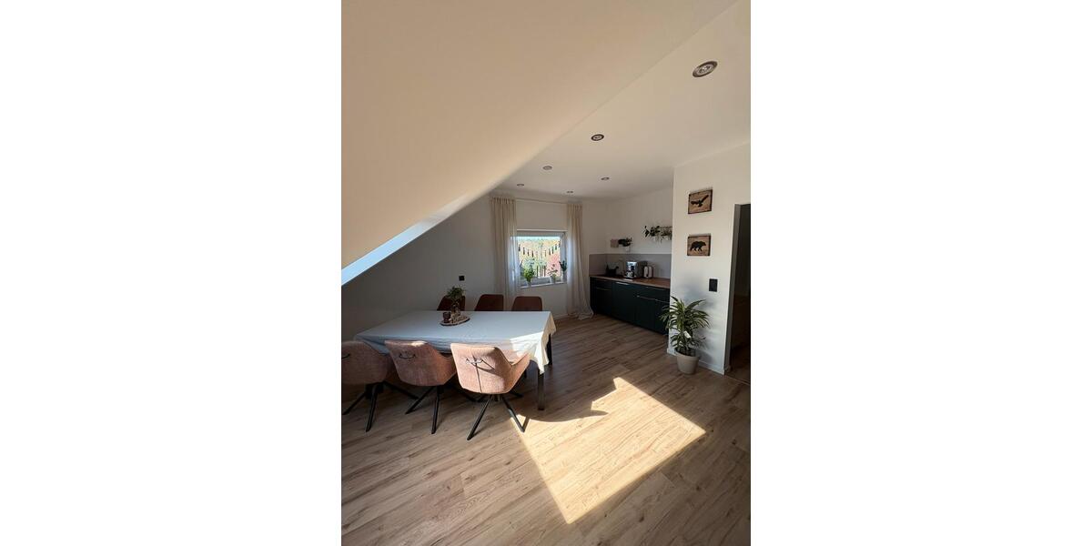 Dachgeschoßwohnung Homburg - 3 Zimmer, 120 m&sup2;, 1.100&euro; | Angebot:26049470