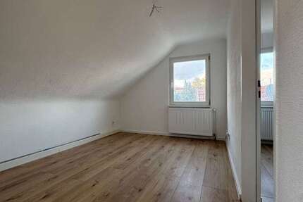 Sanierte 2-Zimmer-Dachgeschosswohnung mit neuem Bad in Ensheim - Wohnung Saarbrücken-Halberg Halberg | Angebot:26931577