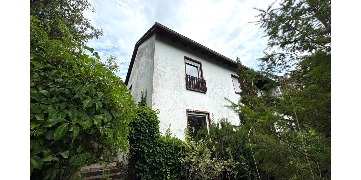 Potenzialstarkes Sanierungsobjekt: Freistehendes Ein- oder Zweifamilienhaus in Waldfischbach - Zweifamilienhaus Waldfischbach-Burgalben Rheinland-Pfalz | Angebot:27178787