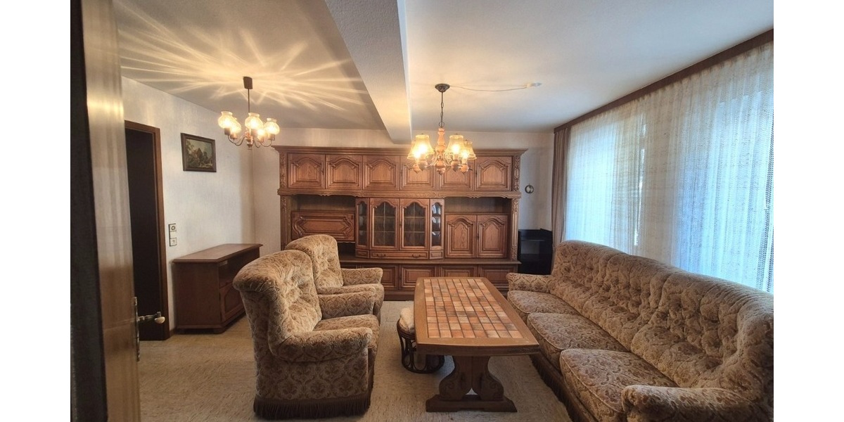 Vielseitiges Zweifamilienhaus mit Gewerbemöglichkeit, zahlreichen Stellplätzen u. idyllischem Garten - Zweifamilienhaus Friedelhausen Friedelhausen | Angebot:22137659