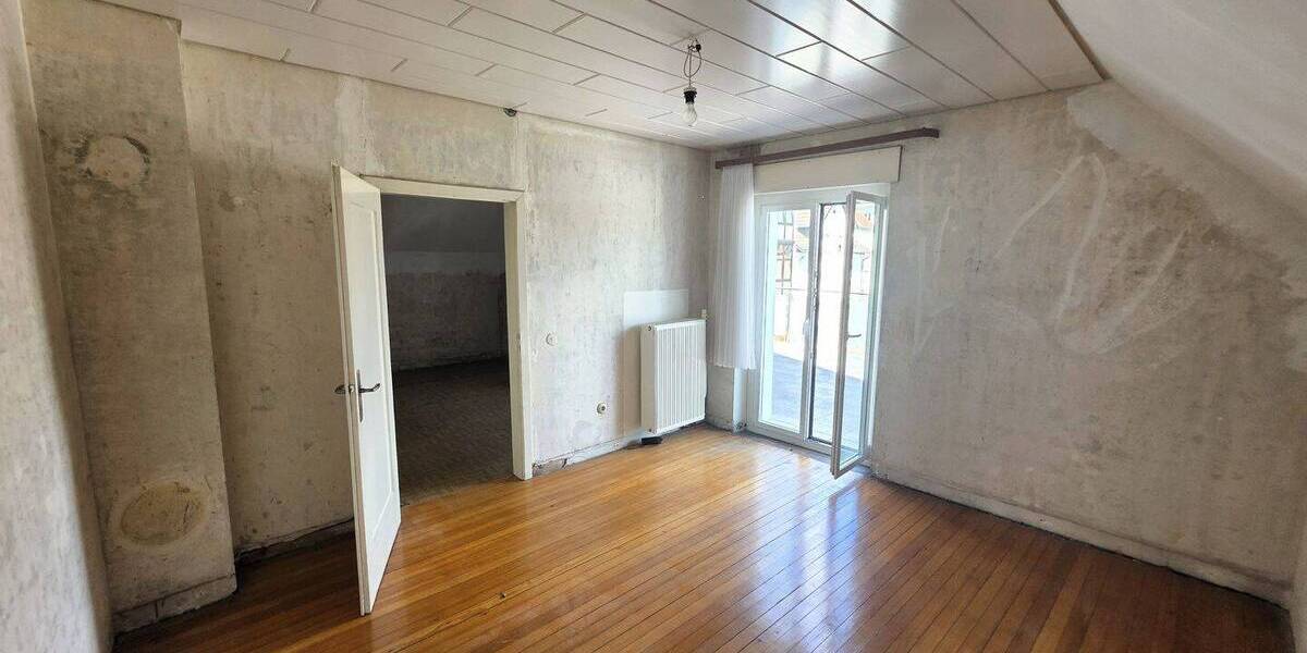 Mehrfamilienhaus, Wohnhaus Quierschied - 7 Zimmer, 170 m&sup2;, 225.000&euro; | Angebot:26804399