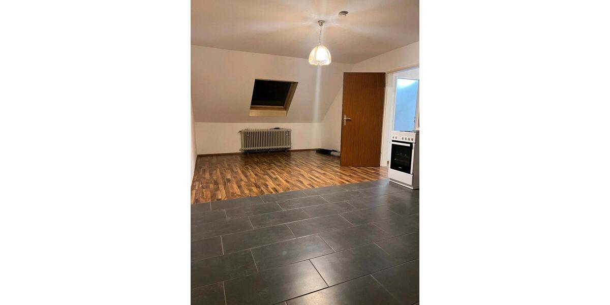 Dachgeschoßwohnung Schiffweiler - 3 Zimmer, 60 m&sup2;, 850&euro; | Angebot:25712636