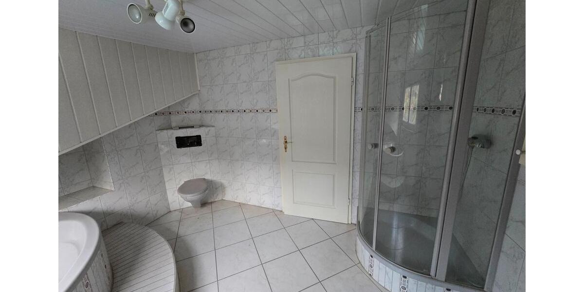 Etagenwohnung Saarbrücken Brebach-Fechingen - 5 Zimmer, 155 m&sup2;, 198.000&euro; | Angebot:26111977