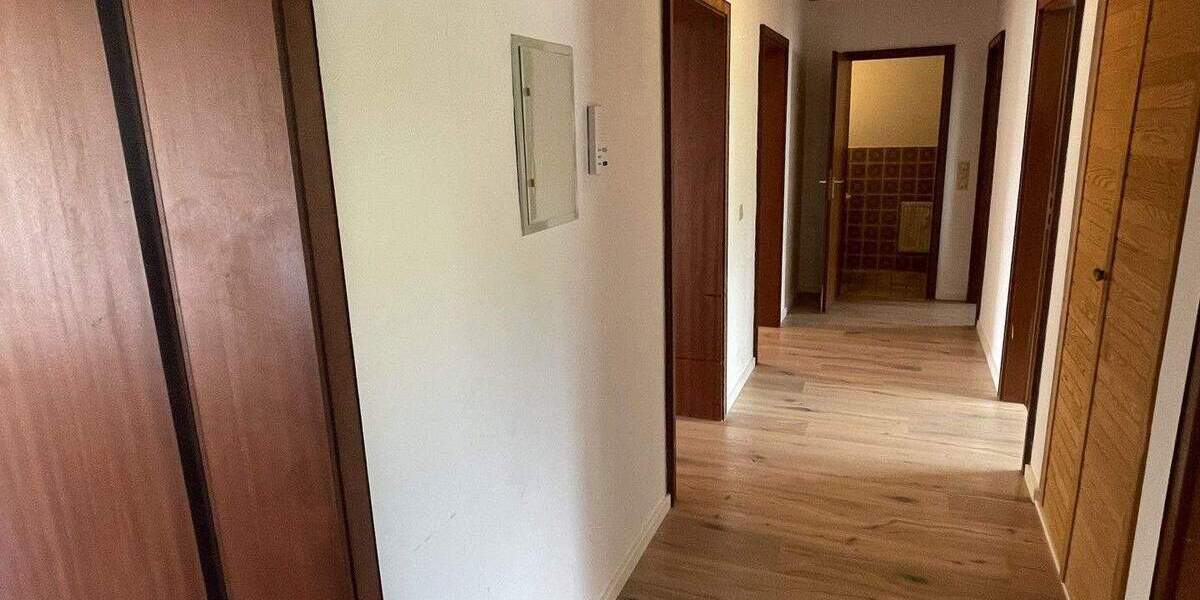 Etagenwohnung Saarbrücken Schafbrücke - 4 Zimmer, 95 m&sup2;, 229.000&euro; | Angebot:25905876