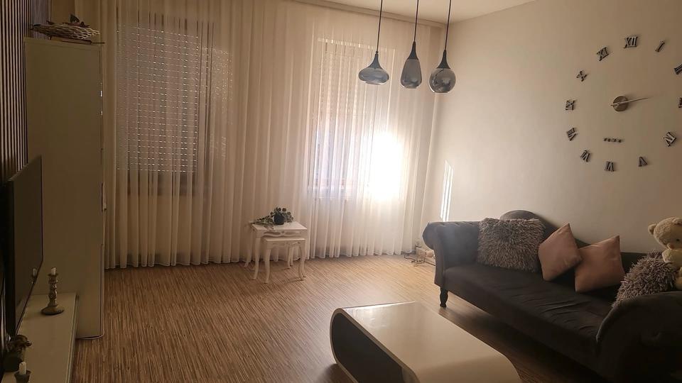 Etagenwohnung Neunkirchen - 4 Zimmer, 100 m&sup2;, 900&euro; | Angebot:26023311