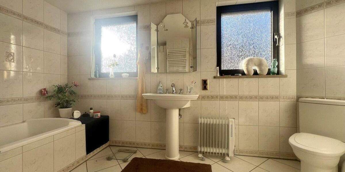 Einfamilienhaus Neunkirchen Innenstadt - 6 Zimmer, 210 m&sup2;, 395.000&euro; | Angebot:25755189