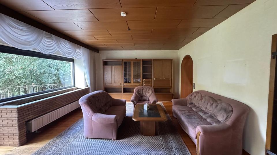 Einfamilienhaus Schiffweiler - 8 Zimmer, 233 m&sup2;, 249.000&euro; | Angebot:26130029