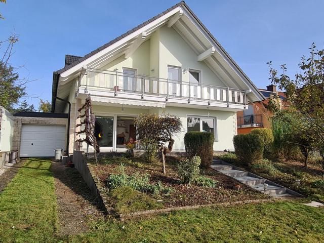 Exklusives neuwertiges Wohnhaus in schöner Stadtrandlage - Einfamilienhaus Homburg | Angebot:26882575