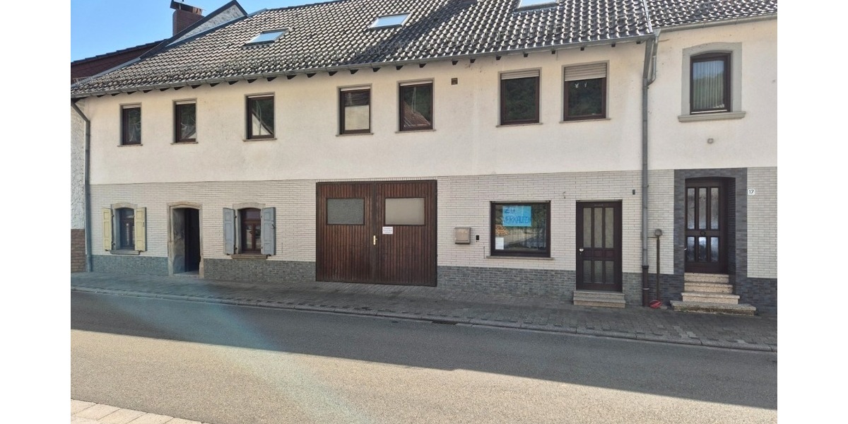 Vielseitiges Zweifamilienhaus mit Gewerbemöglichkeit, zahlreichen Stellplätzen u. idyllischem Garten - Zweifamilienhaus Friedelhausen Friedelhausen | Angebot:22137659