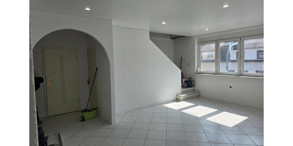 Etagenwohnung Saarbrücken Brebach-Fechingen - 5 Zimmer, 155 m&sup2;, 195.000&euro; | Angebot:26111977