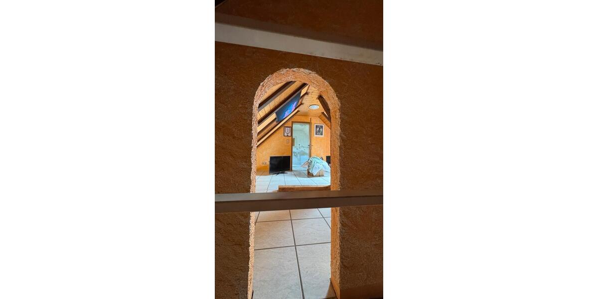 Dachgeschoßwohnung Eppelborn - 6 Zimmer, 120 m&sup2;, 1.350&euro; | Angebot:25752717