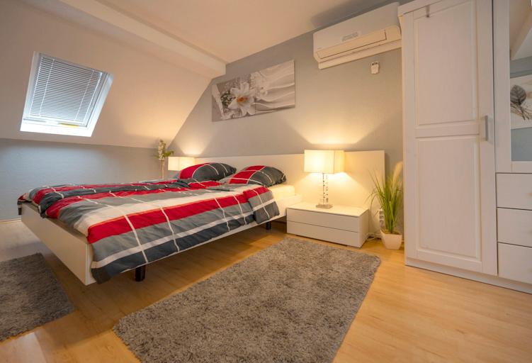 Dachgeschoßwohnung Steinwenden - 3 Zimmer, 70 m&sup2;, 1.150&euro; | Angebot:24845445