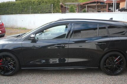 Ford Focus 48.000 km 22.990 &euro; Saarbruecken 66119