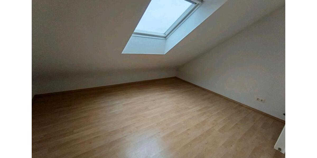 Dachgeschoßwohnung Homburg - 3 Zimmer, 80 m&sup2;, 800&euro; | Angebot:26661564