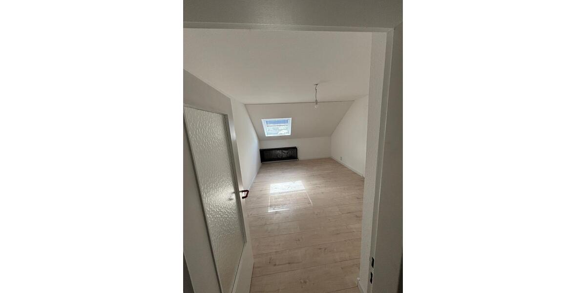 Etagenwohnung Saarbrücken Brebach-Fechingen - 4 Zimmer, 90 m&sup2;, 1.050&euro; | Angebot:25645672