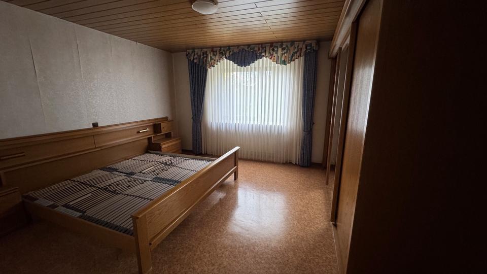 Einfamilienhaus Schiffweiler - 8 Zimmer, 233 m&sup2;, 249.000&euro; | Angebot:26130029