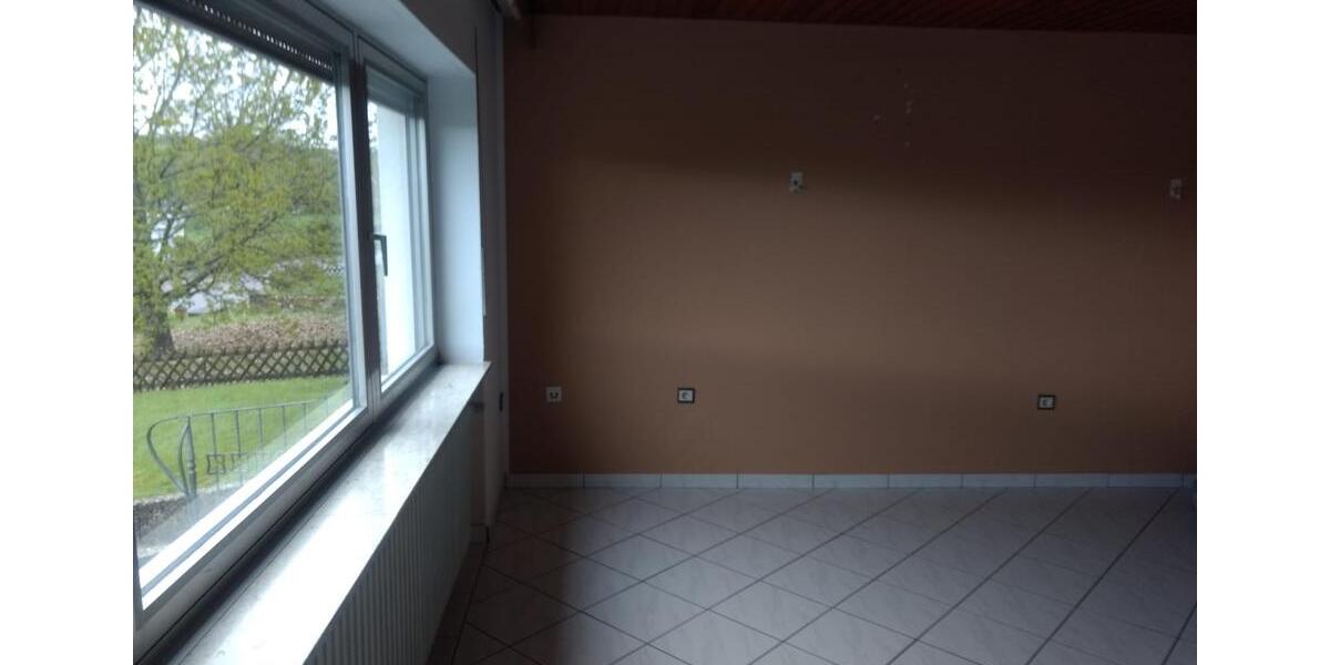 Etagenwohnung Saarbrücken Brebach-Fechingen - 4 Zimmer, 110 m&sup2;, 750&euro; | Angebot:26049469