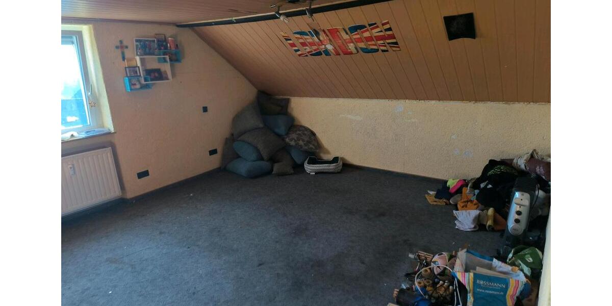 Dachgeschoßwohnung Quierschied - 2 Zimmer, 55 m&sup2;, 450&euro; | Angebot:25307880