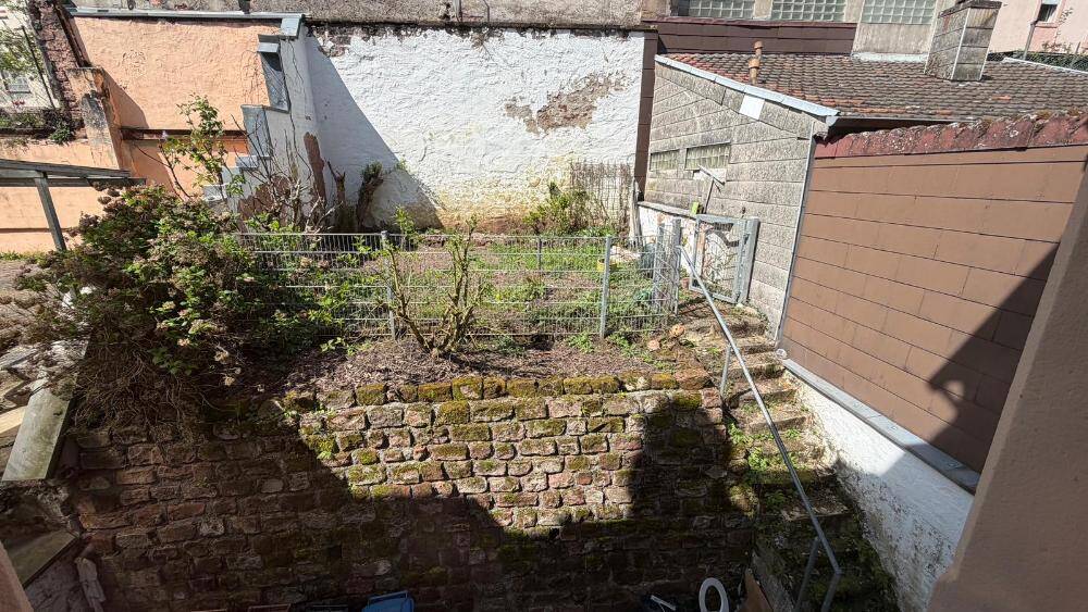 Reihenmittelhaus Pirmasens Innenstadt - 7 Zimmer, 181 m&sup2;, 159.000&euro; | Angebot:26261505