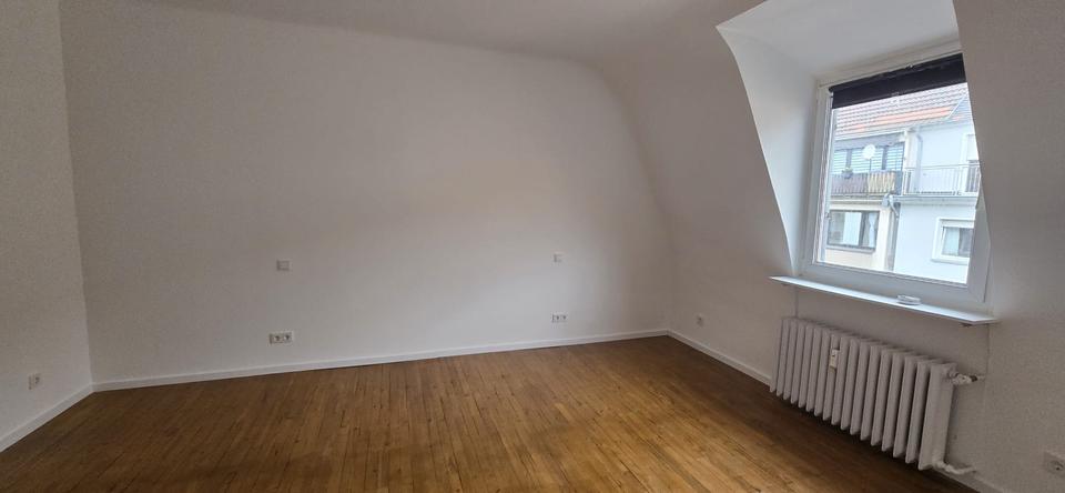 Dachgeschoßwohnung Saarbrücken - 4 Zimmer, 92 m&sup2;, 750&euro; | Angebot:23769766