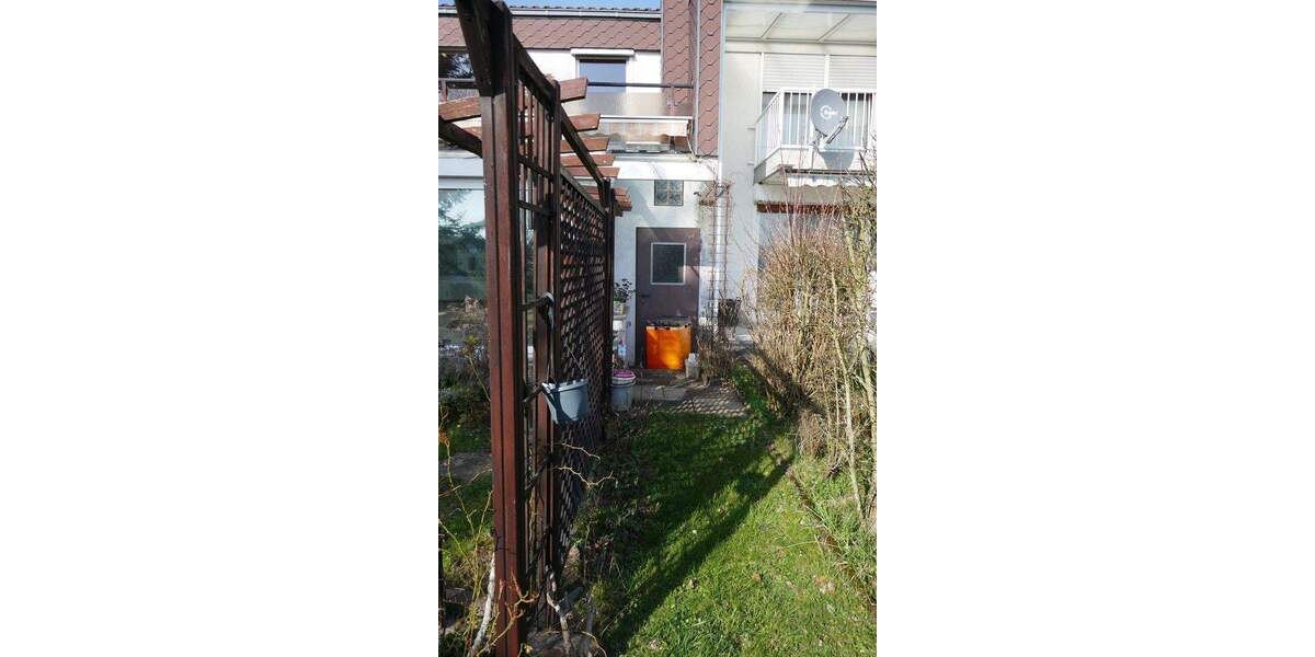 Einfamilienhaus Saarbrücken Eschberg - 5 Zimmer, 140 m&sup2;, 330.000&euro; | Angebot:25818416