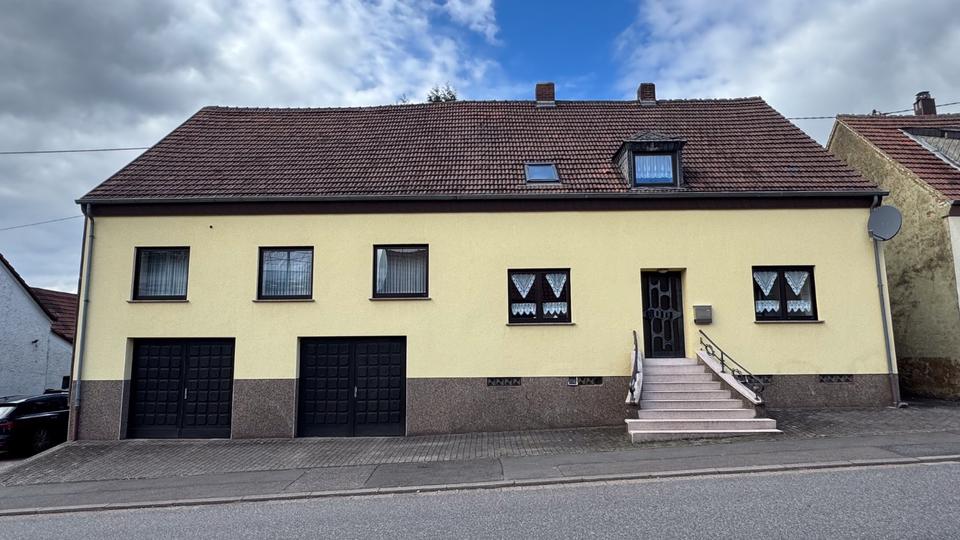 Einfamilienhaus Schiffweiler - 8 Zimmer, 233 m&sup2;, 249.000&euro; | Angebot:26130029