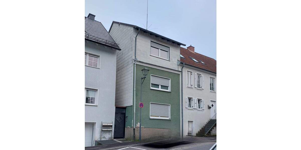 Mehrfamilienhaus, Wohnhaus Sankt Ingbert St. Ingbert - 6 Zimmer, 145 m&sup2;, 129.000&euro; | Angebot:25683921