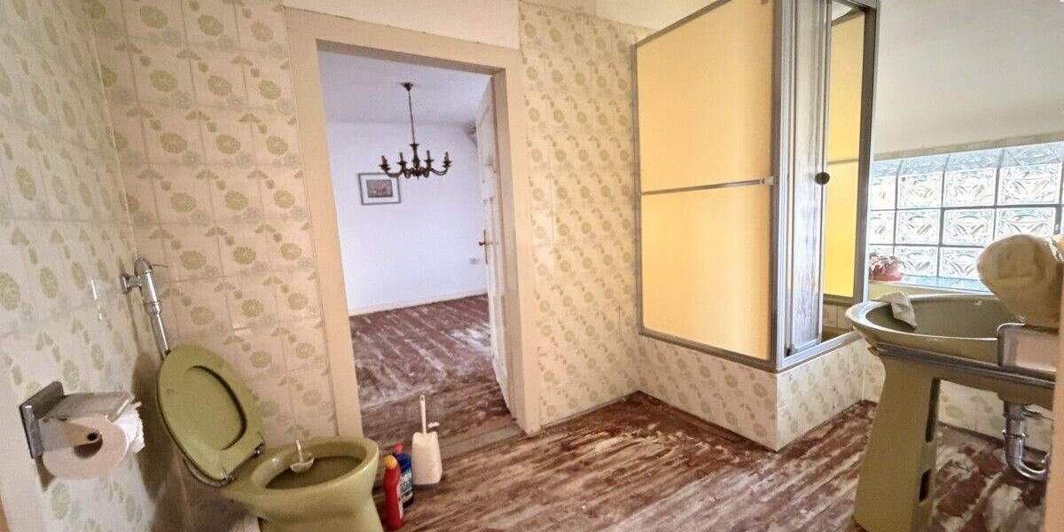 Mehrfamilienhaus, Wohnhaus Neunkirchen/Saar Hangard - 6 Zimmer, 120 m&sup2;, 59.000&euro; | Angebot:25736185