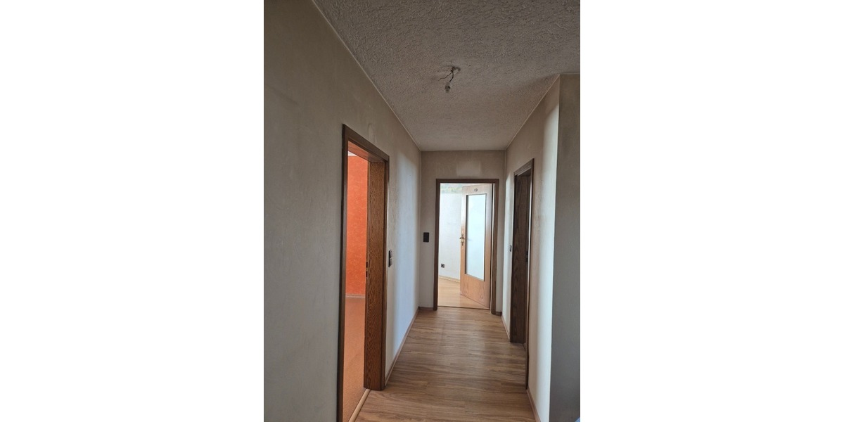 Vielseitiges Zweifamilienhaus mit Gewerbemöglichkeit, zahlreichen Stellplätzen u. idyllischem Garten - Zweifamilienhaus Friedelhausen Friedelhausen | Angebot:22137659