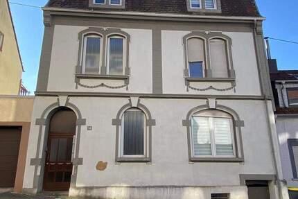 Haus Neunkirchen Innenstadt - 8 Zimmer, 215 m&sup2;, 340.000&euro; | Angebot:25682630