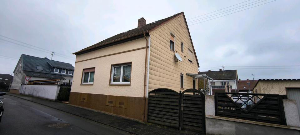 Einfamilienhaus Ramstein-Miesenbach Hütschenhausen - 6 Zimmer, 150 m&sup2;, 235.000&euro; | Angebot:26648748