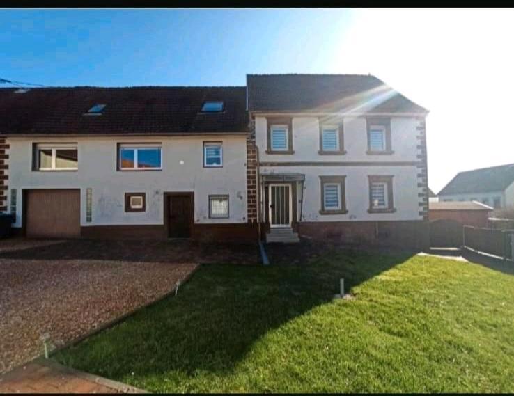 Mehrfamilienhaus, Wohnhaus Schiffweiler - 9 Zimmer, 300 m&sup2;, 233.000&euro; | Angebot:25988430