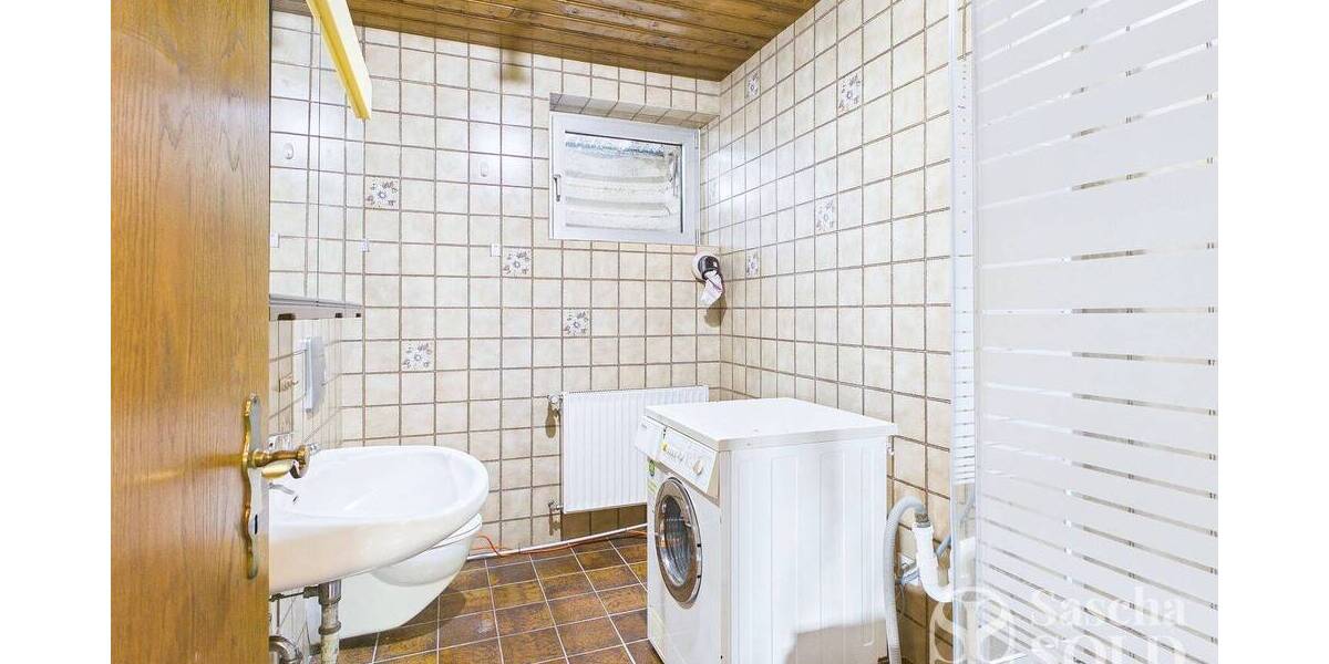 Freistehendes Einfamilienhaus mit Einliegerwohnung auf weitläufigem Grundstück mit Panoramablick - Einfamilienhaus Sankt Ingbert St. Ingbert | Angebot:26178655